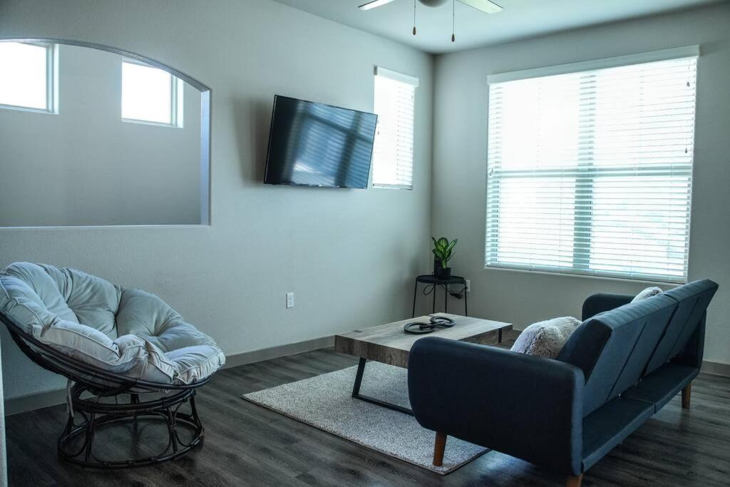Beautiful Townhome With Garage In Las Vegas Dış mekan fotoğraf